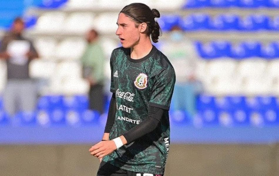 Canadá observa jovem da base do Arsenal como figura para a seleção