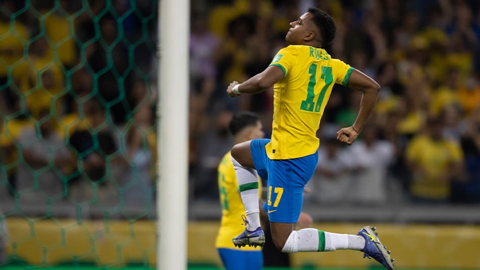 Rodrygo celebra primeiro gol marcado pela Seleção Brasileira: ‘Espero repetir mais vezes’