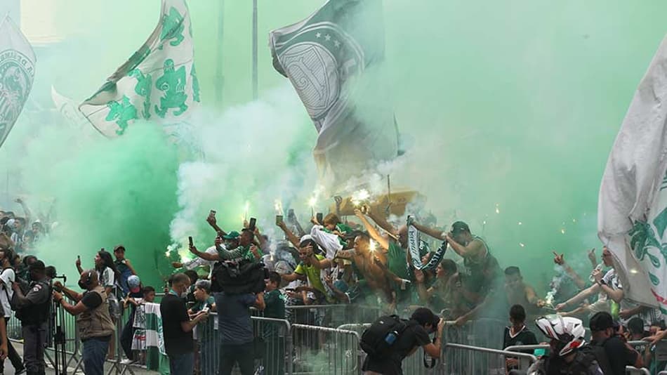 Confira as fotos da festa da torcida do Palmeiras antes do embarque para o Mundial