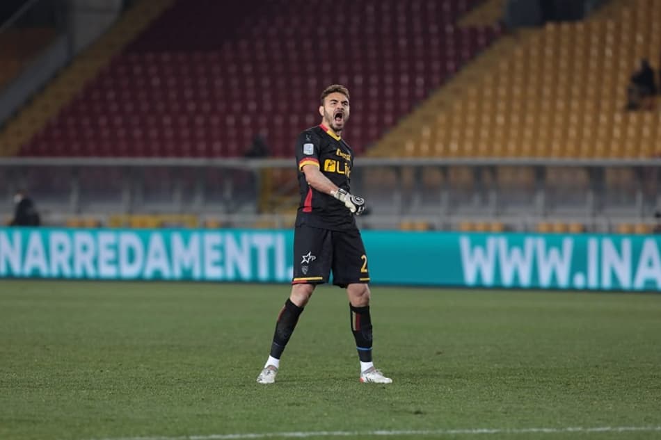 Gabriel Vasconcelos celebra liderança do Lecce e proximidade de marca centenária no clube
