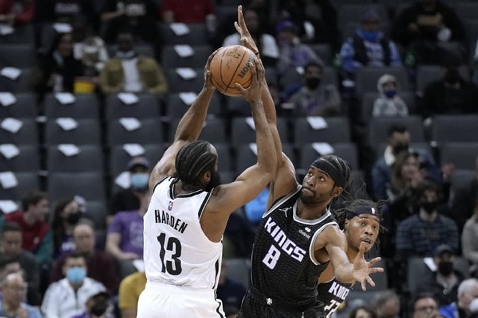 Kings encerra sequência negativa e afunda Nets na crise