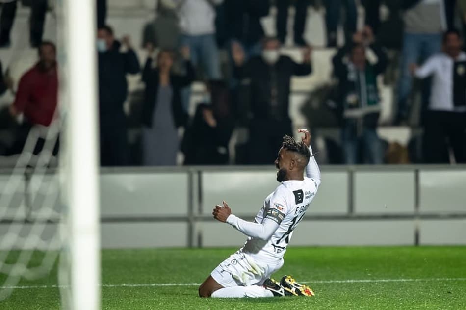 Meio-campista ex-Cruzeiro vibra com sequência de vitórias em Portugal