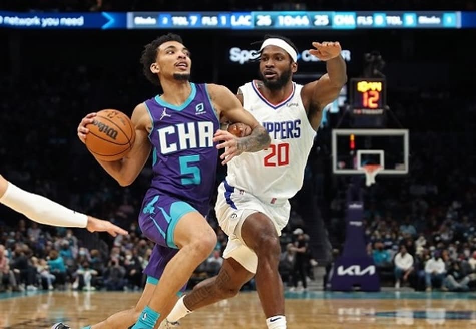 James Bouknight gera discussão com Borrego na derrota do Hornets