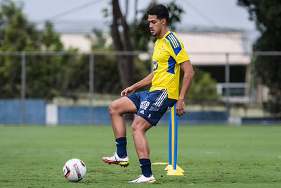 Oliveira revela ter negociado com Vasco e expõe motivo de escolher o Cruzeiro: a presença de Ronaldo