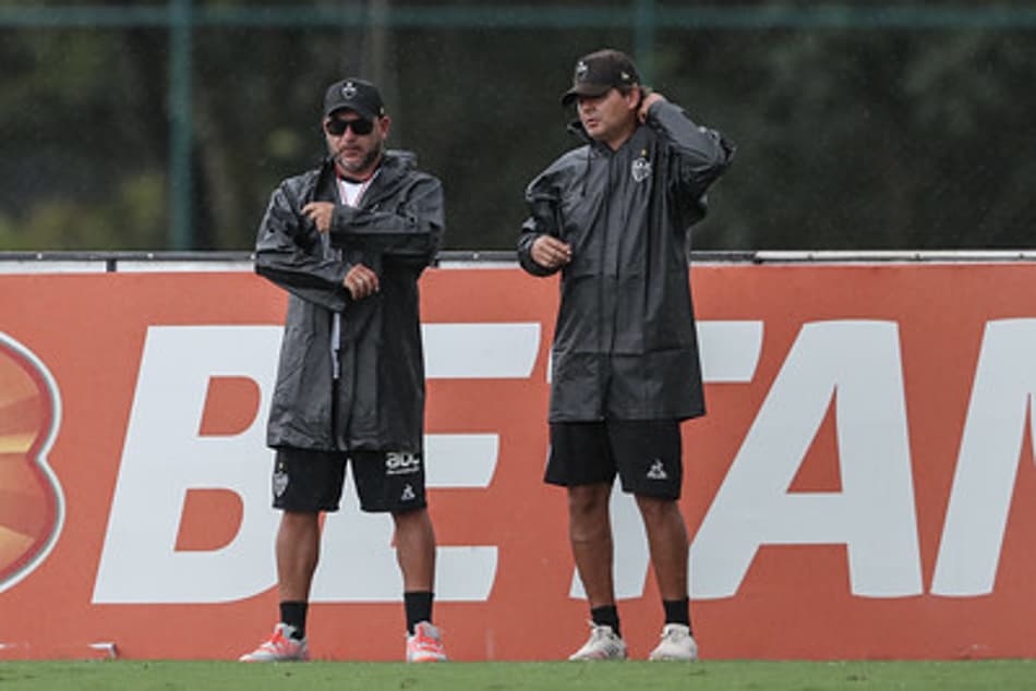 El Turco fala sobre o posicionamento de seus jogadores e diz viver ‘Etapa de conhecimento’ no Atlético-MG