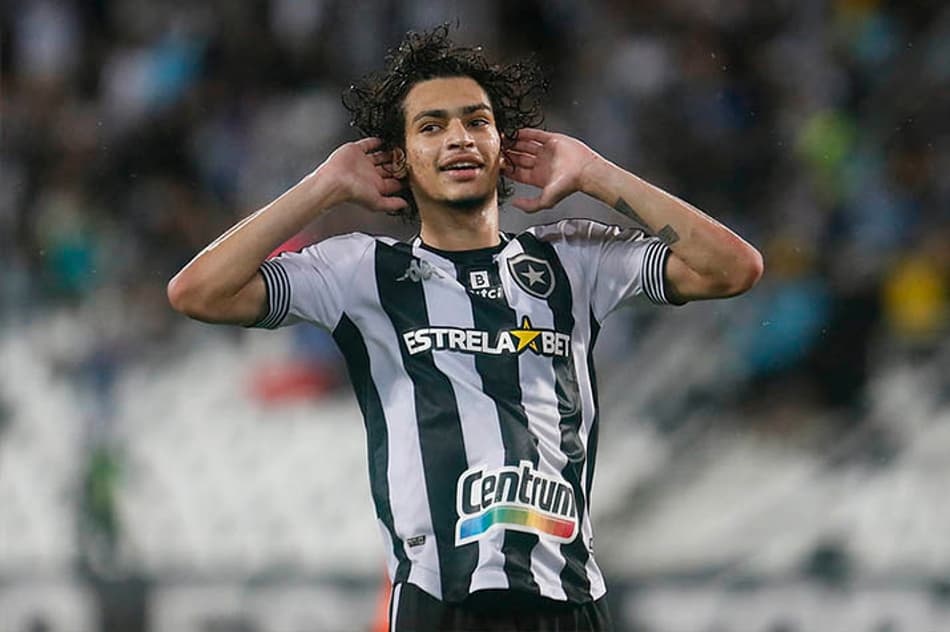 Matheus Nascimento comemora gols e busca sequência no Botafogo: ‘Dar continuidade ao meu trabalho’