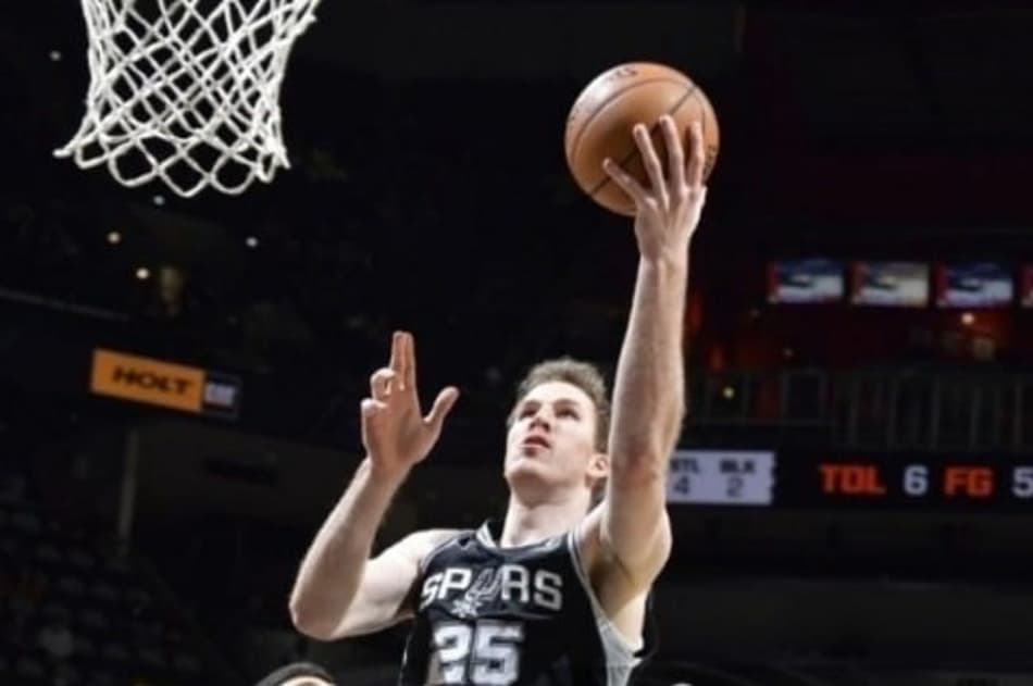 Spurs teria recusado oferta de troca do Bulls por Poeltl