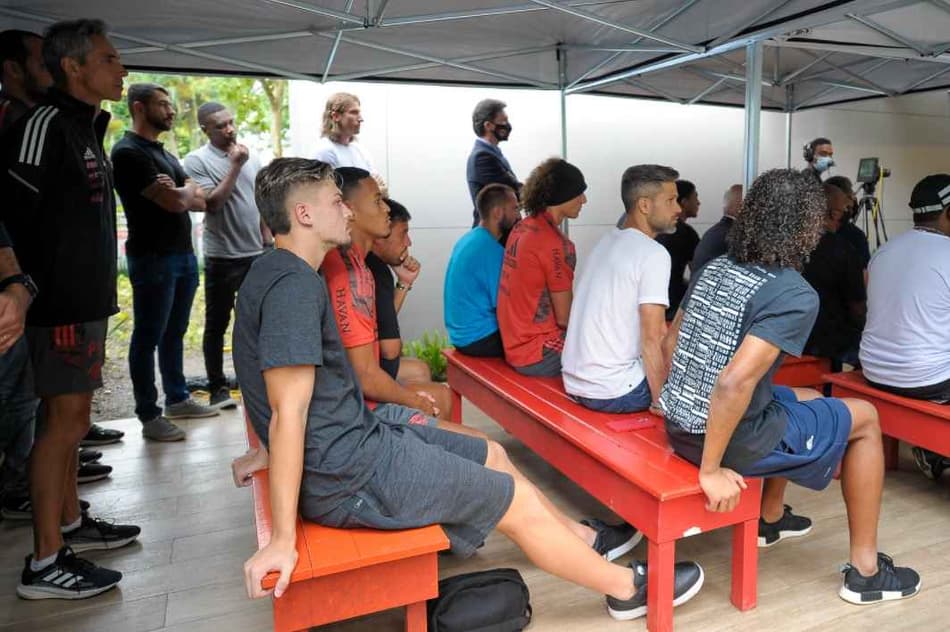 GALERIA: veja fotos da capela ecumênica em homenagem do Flamengo aos Garotos do Ninho