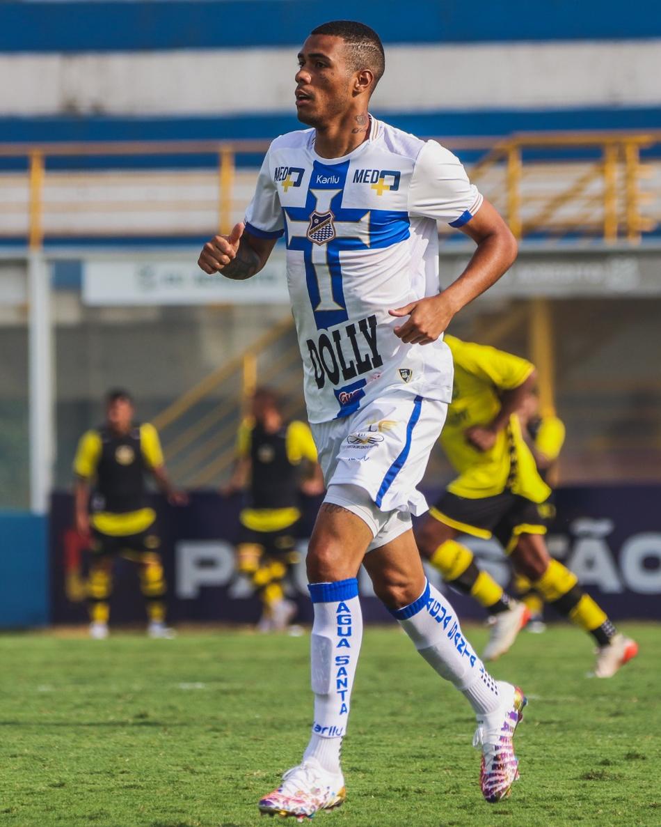 Alyson celebra primeira vitória do Água Santa no Paulistão e conta com apoio da torcida contra o Ituano