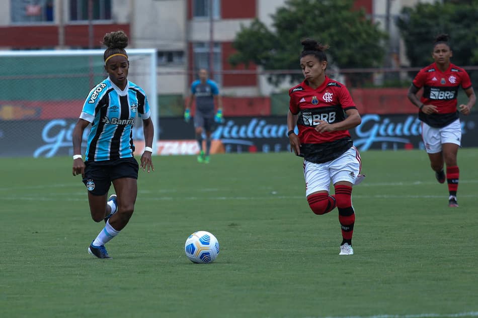 Grêmio vence o Flamengo nos pênaltis e vai à final da Supercopa do Brasil Feminina