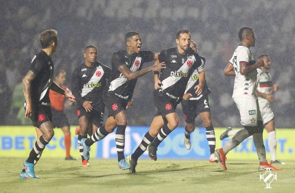 Nene alcança a marca de 150 jogos e 52 gols pelo Vasco: ‘Marcar meu nome na história não tem preço’