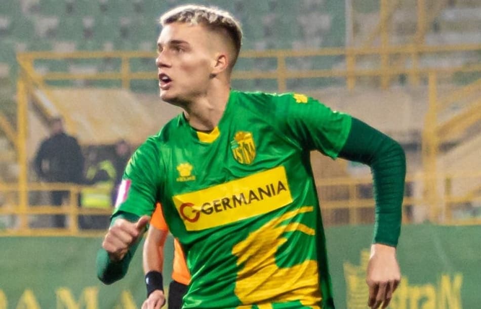 Em estreia no futebol europeu, brasileiro relembra dificuldades do início da carreira