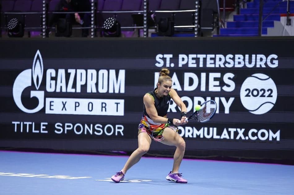 Sakkari vence batalha de 3h e encara Kontaveit na final em São Petersburgo