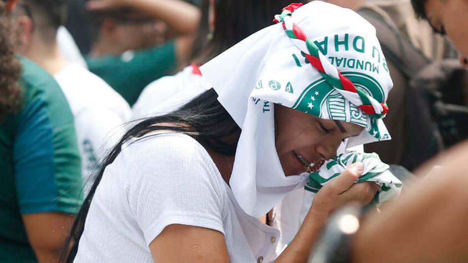 A tristeza da torcida do Palmeiras no estádio e no Brasil