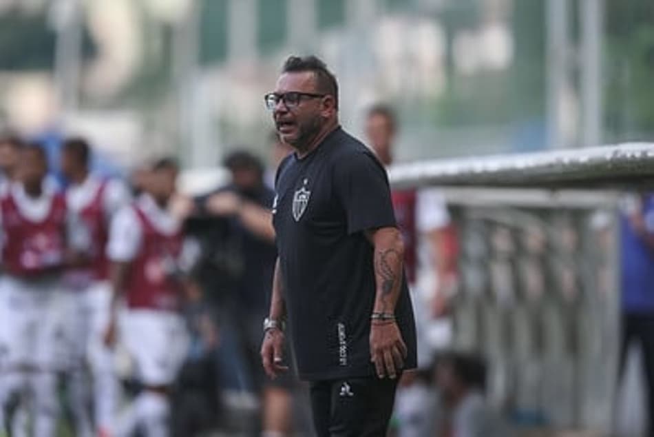 ‘El Turco’ elogia Atlético-MG e vê mobilidade fundamental em vitória no clássico contra o América-MG