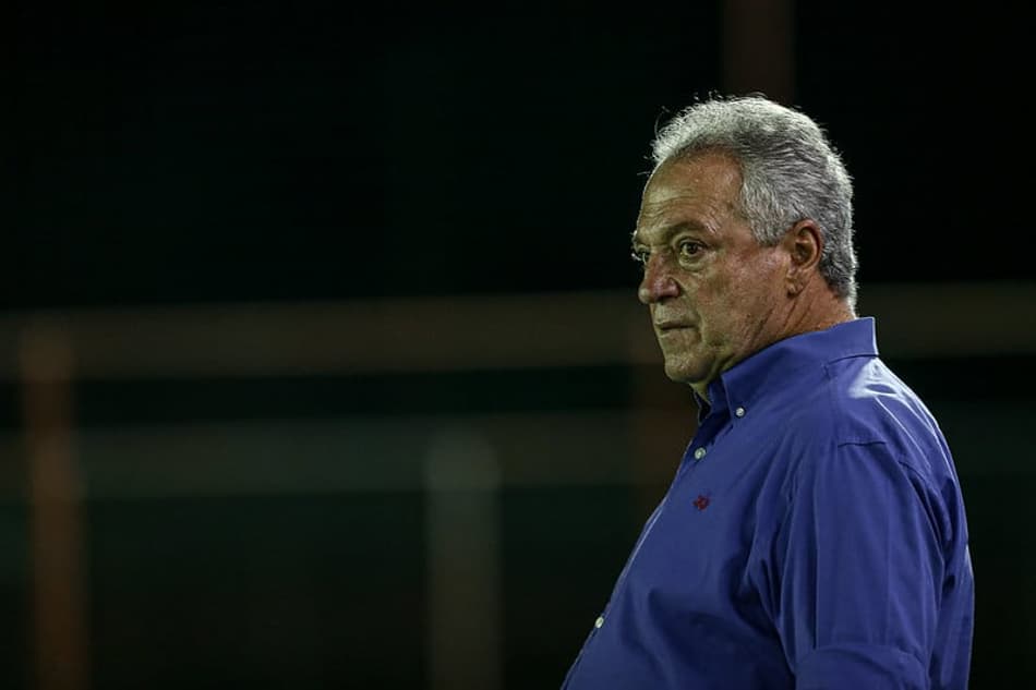 Abel vê jogo ruim do Fluminense em vitória, admite que precisa melhorar o ataque e explica time titular