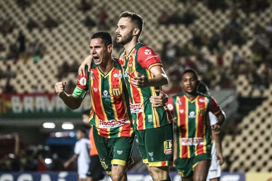 Com doblete de Gabriel Poveda, Sampaio Corrêa vence Floresta pela Copa do Nordeste