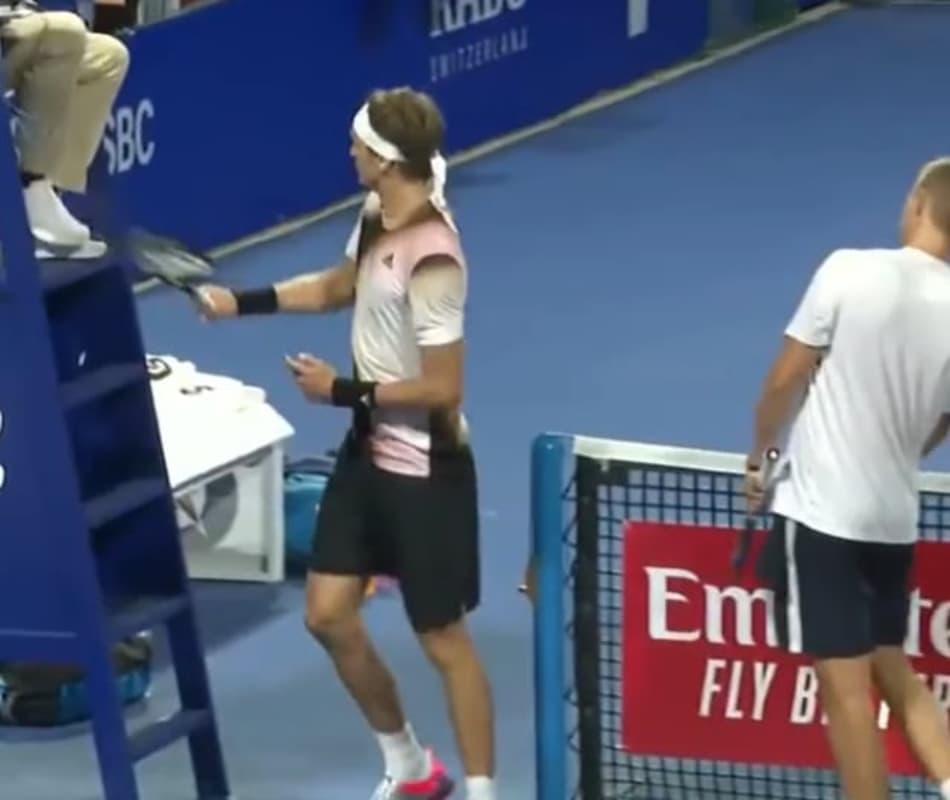 Zverev é expulso do torneio de Acapulco após quase agredir árbitro