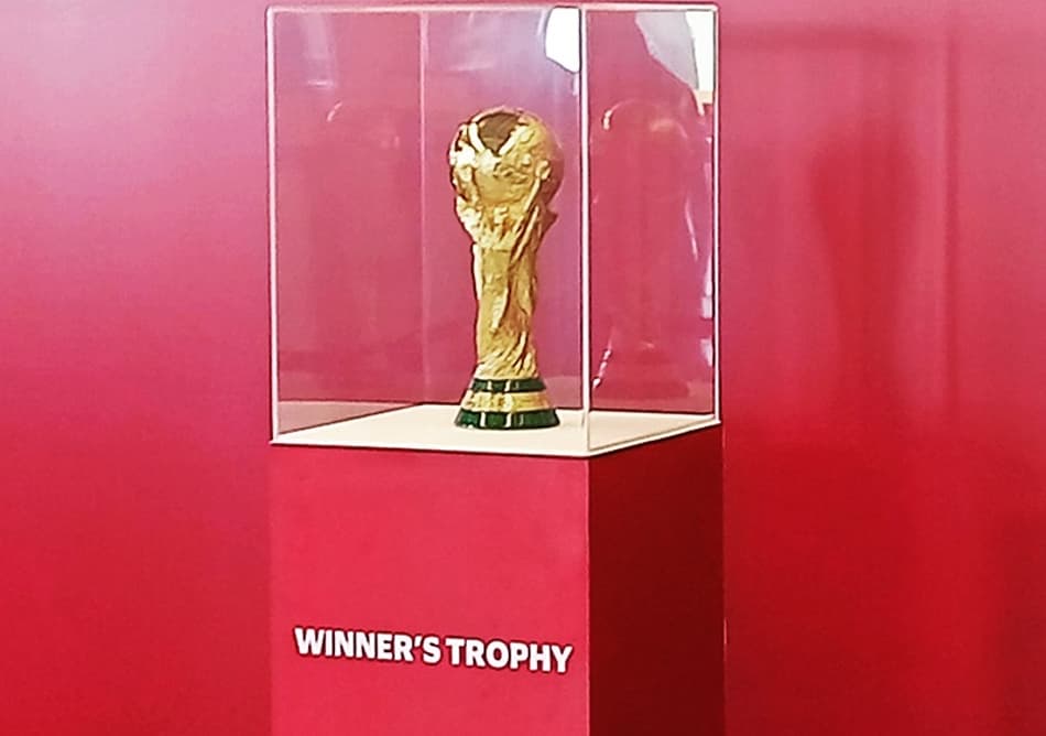 Taça da Copa do Mundo é exibida no Museu do Futebol