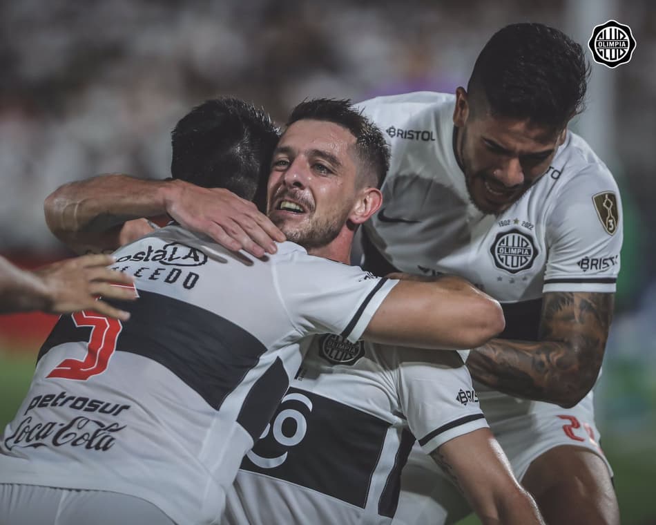 Com doblete de Cardozo, Olimpia sai em vantagem diante Atlético Nacional; vencedor pode enfrentar Fluminense