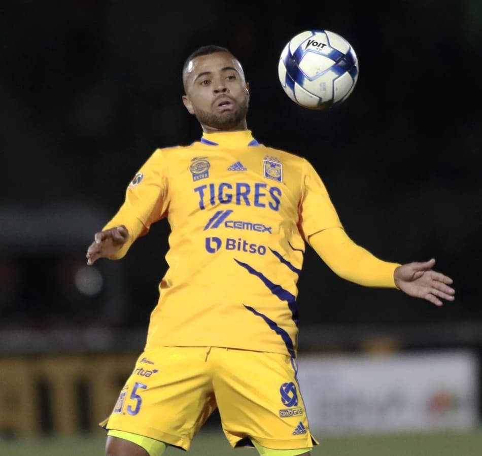 Ex-Galo, Rafael Carioca alcança marca importante no México