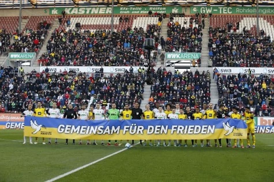 Veja as homenagens à Ucrânia que aconteceram na Bundesliga