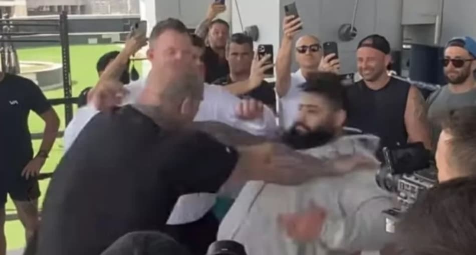 ‘Homem mais assustador do mundo’ e ‘Hulk iraniano’ se agridem durante encarada; confira vídeo