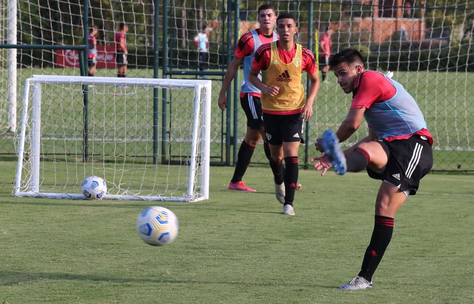 Alex comanda primeiro treino do sub-20 do São Paulo em reapresentação após a Copinha