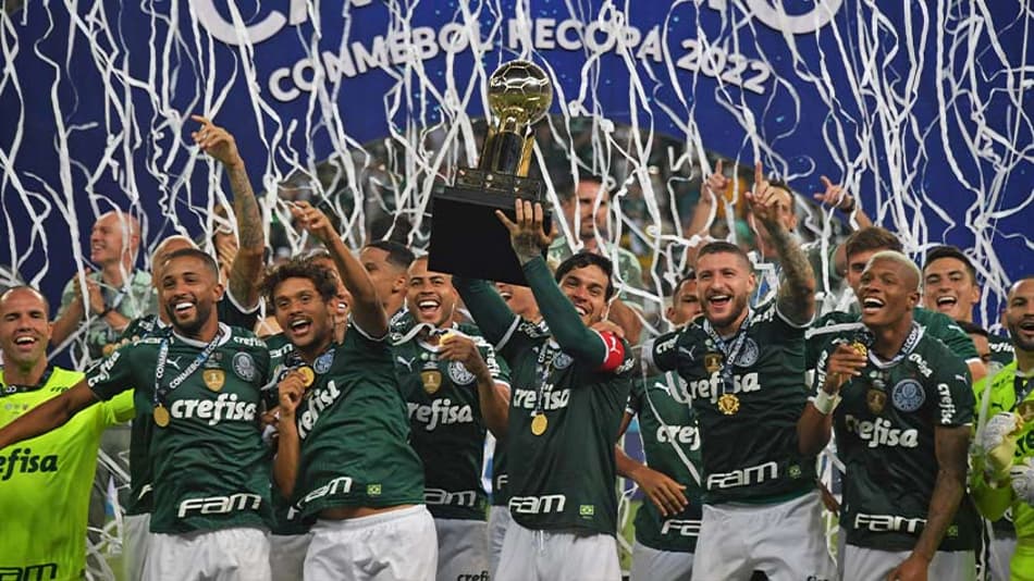 Com direito a gol de falta, Palmeiras bate Athletico e conquista Recopa Sul-Americana pela primeira vez