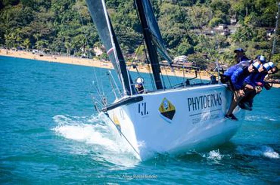 Barco Phytoervas 4Z disputa Regata Volta da Ilha das Cabras na sua estreia da temporada