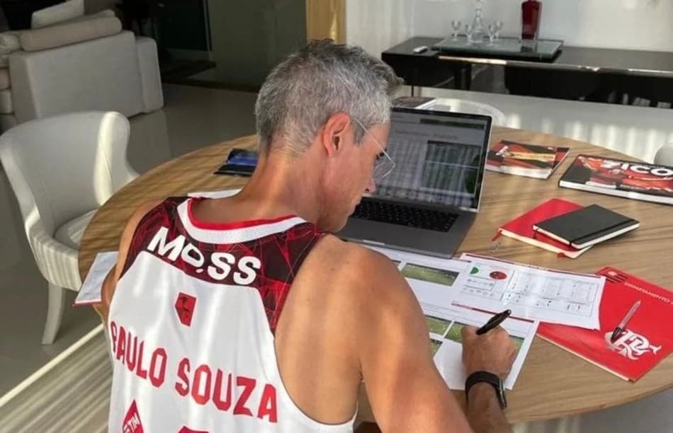 Flamengo comete gafe com treinador! Relembre outros erros bizarros em camisas de nomes do mundo esportivo