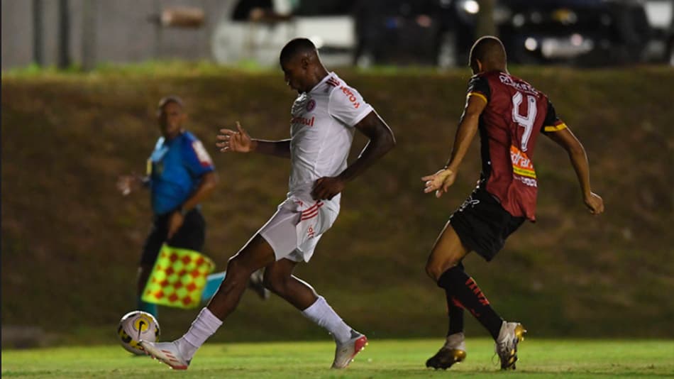 LANCE! Rápido: Jogadores do Inter assumem culpa por eliminação, Nikão de volta aos treinos e mais!