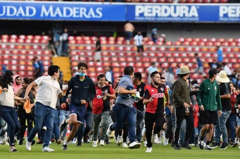 Selvageria: Briga generalizada deixa mais de 20 feridos em partida no México; rodada é suspensa