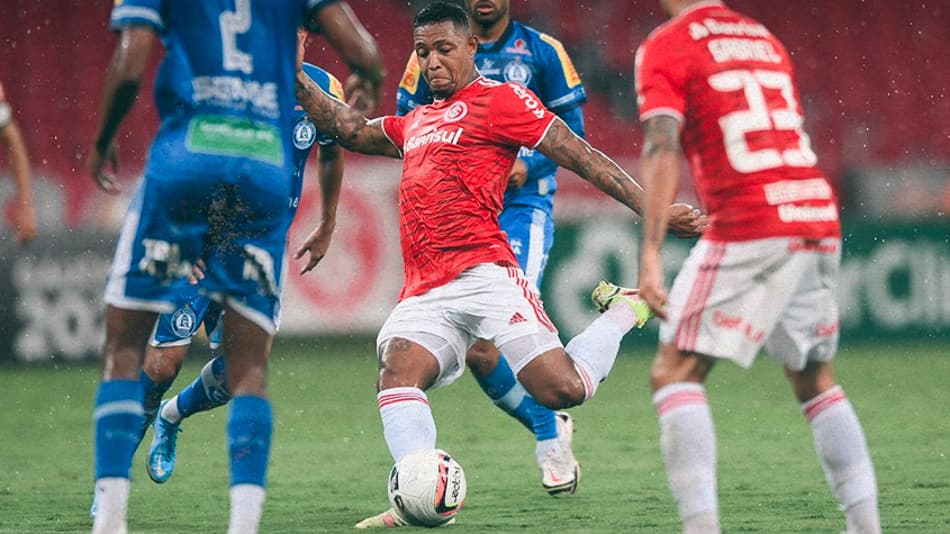 Burocrático, Internacional vence Aimoré pelo Campeonato Gaúcho e ameniza a crise