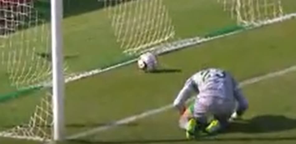 VÍDEO: Que frango! Muralha falha feio, mas Coritiba vence o Maringá