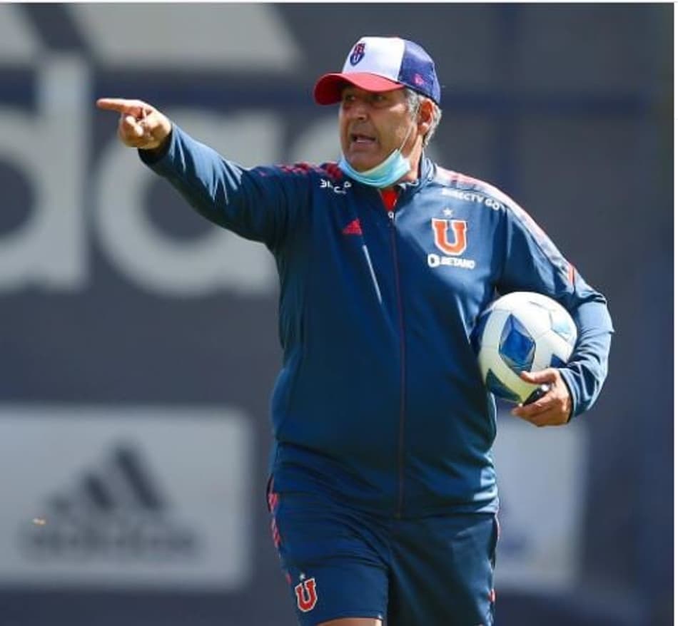 Após humilhação em clássico, treinador coloca o cargo à disposição