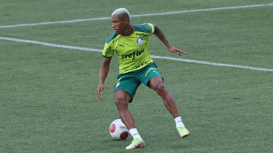 Danilo revela que auxiliar da base do Palmeiras o ajudou a amadurecer como jogador: ‘Não sabia marcar’