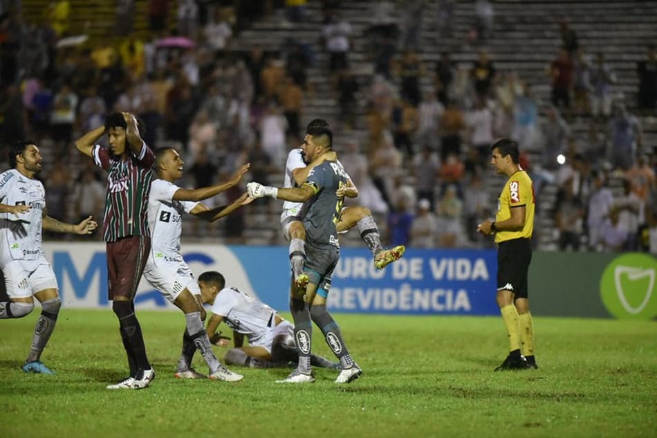 VÍDEO: Veja os lances da dramática classificação do Santos na Copa do Brasil diante do Fluminense-PI