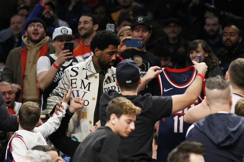 NBA multa Nets por violação de Kyrie Irving