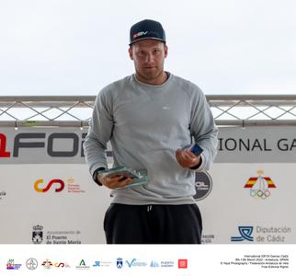 Brasileiro Mateus Isaac é campeão do IQFoil Games de Cádiz