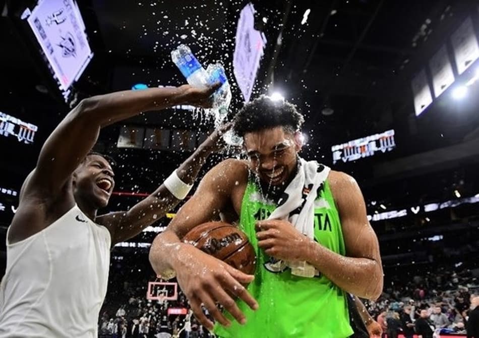 Dominante, Towns faz 60 pontos e Timberwolves bate Spurs