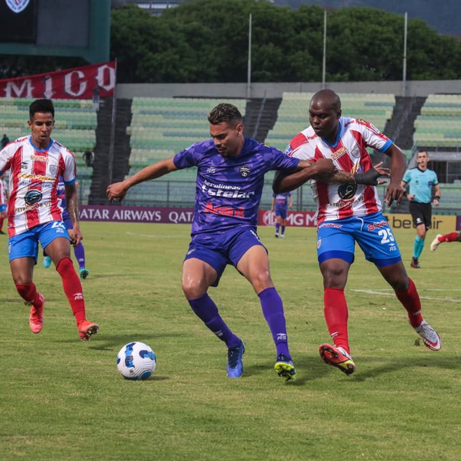 Com golaços no final, Metropolitanos vence Estudiantes de Mérida e avança na Sul-Americana