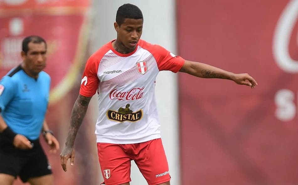 Contratação de acusado de violência doméstica gera protestos no futebol peruano
