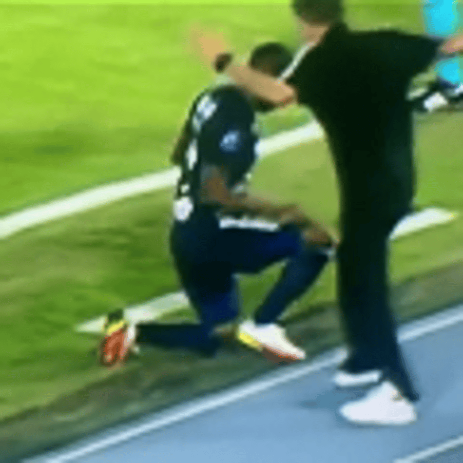 Lamentável! Treinador Juan Carlos Osório agride jogador durante partida da Copa Sul-Americana