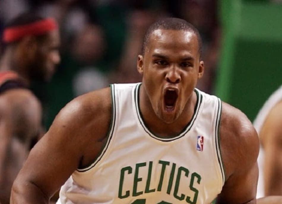 Glen Davis violou condicional em jogo do Celtics