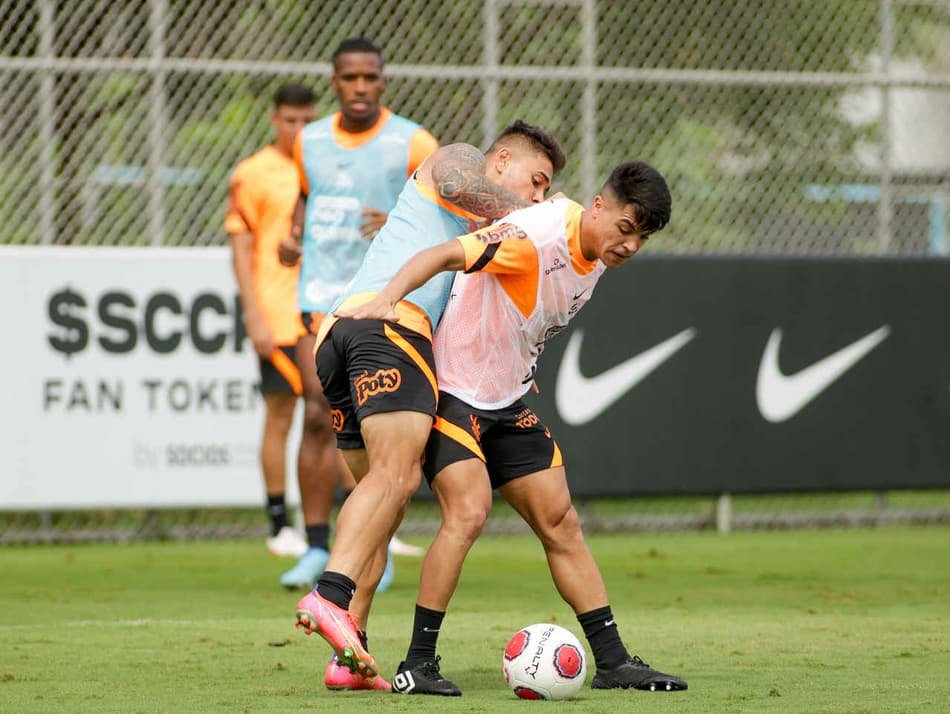 Contra o Novorizontino, Vítor Pereira deve promover estreias e mudanças na equipe titular do Corinthians