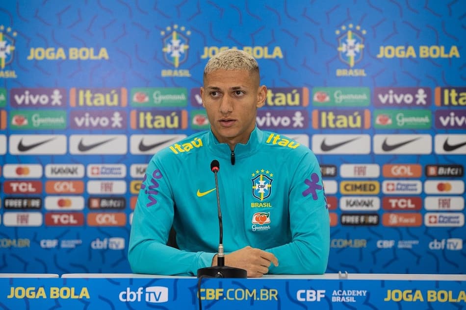 ‘Não é porque eu fico de gracinha’, diz Richarlison sobre retorno à Seleção Brasileira