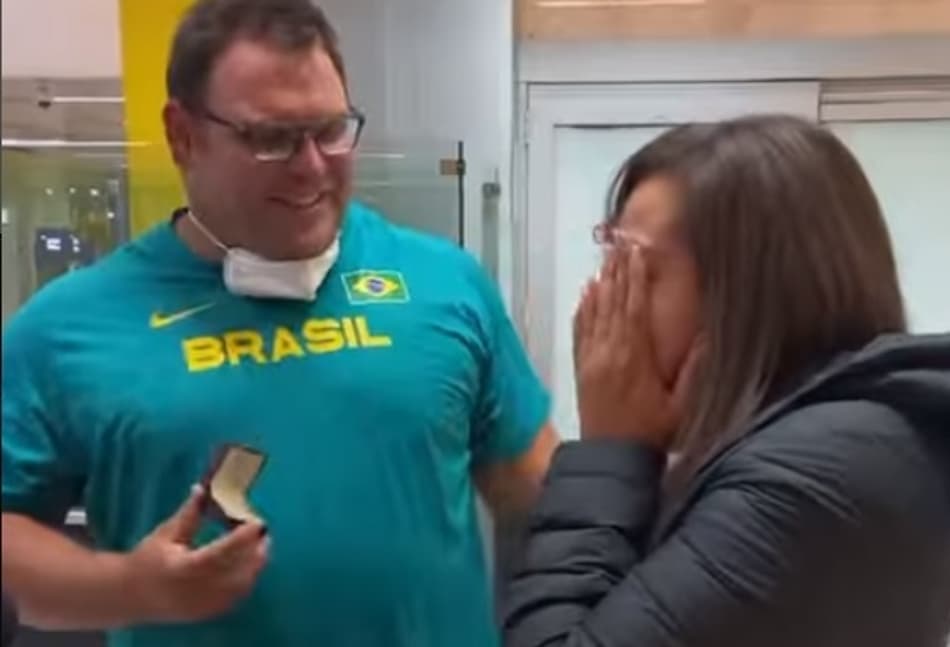 Campeão Mundial, Darlan Romani pede esposa em casamento: ‘Vou dar a festa que meu amor não teve’
