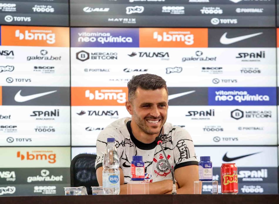 Moraes diz que está disponível para estrear pelo Corinthians e deixa decisão nas mãos do treinador