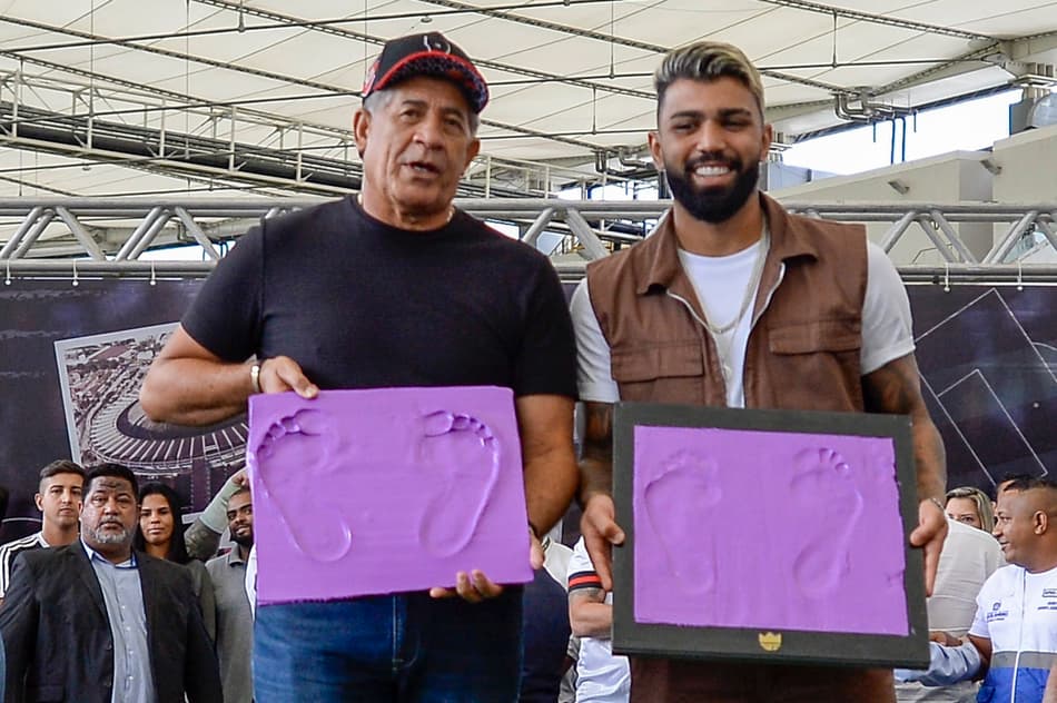 GALERIA: confira imagens de Nunes e Gabigol eternizados na Calçada da Fama do Maracanã